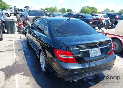 2013 Mercedes-Benz C 300 Luxury 4Matic/Sport 4Matic z USA, uszkodzony, nr VIN WDDGF8ABXDR281372